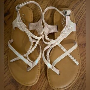 Kids size 2 pair of iridescent white/pink braided strappy flat sandals by sugar